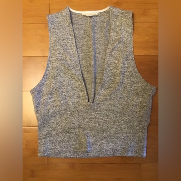 NWOT Aritzia Wilfred Free Valeria Top
Cropped Deep-V Tank Heather Black/Grey - Picture 4 of 11